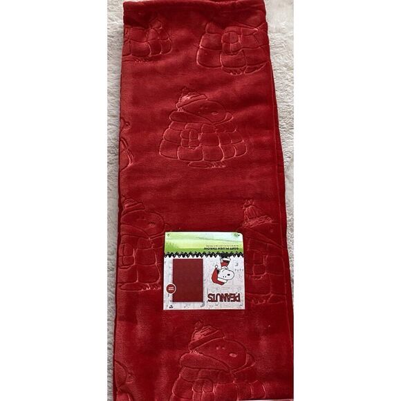 Peanuts Snoopy Embossed Puffer Jacket Puffy Coat Soft Throw Blanket 50 X 70” Red - Picture 13 of 15